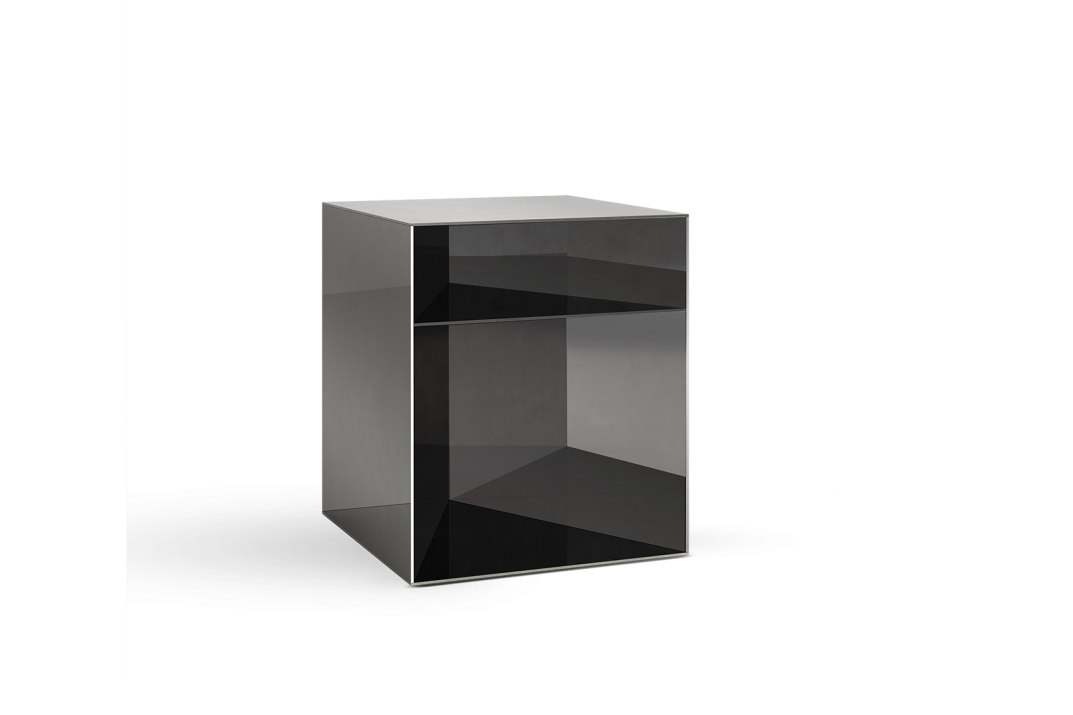 Steel nightstand with a distinctly minimalist design that creates a surprising contrast with the precious metal finish: recommended for the most chic, unconventional environments.